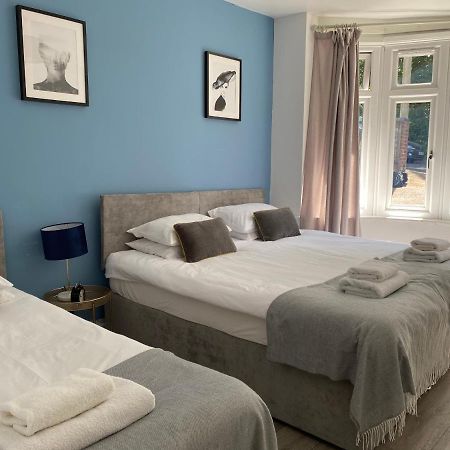 Accessible 3-Bedroom Bungalow With Patio +Driveway Southampton Bagian luar foto