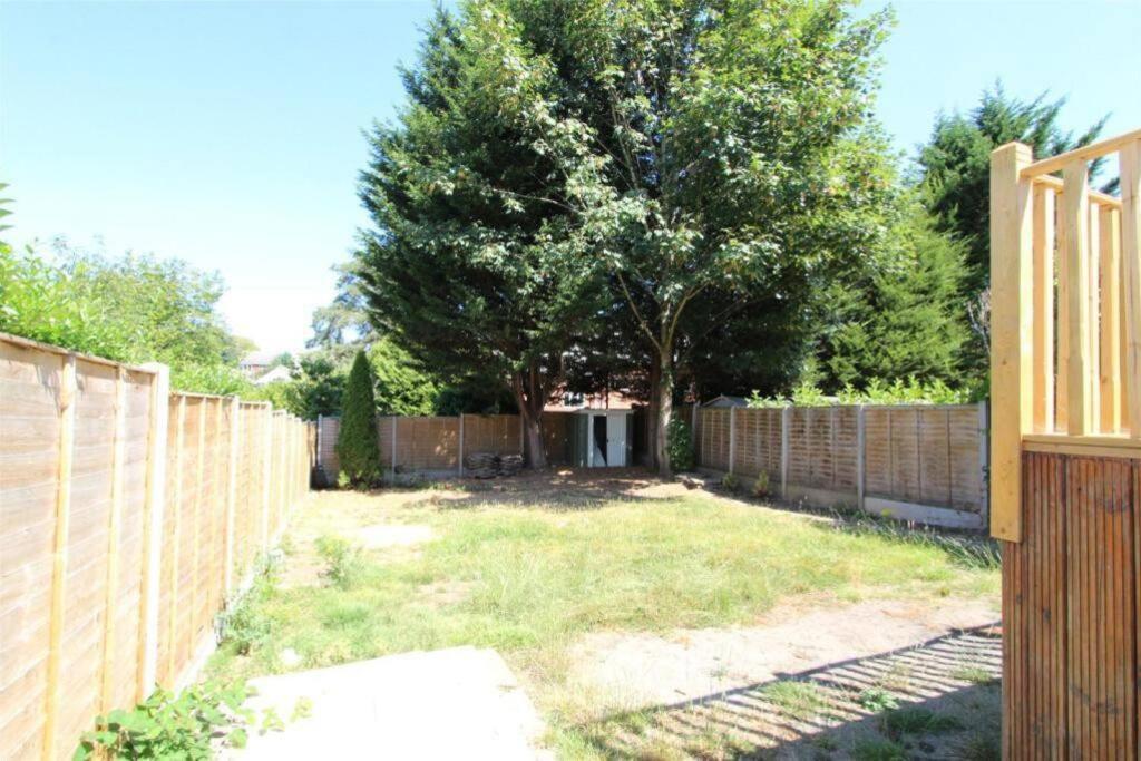 Accessible 3-Bedroom Bungalow With Patio +Driveway Southampton Bagian luar foto