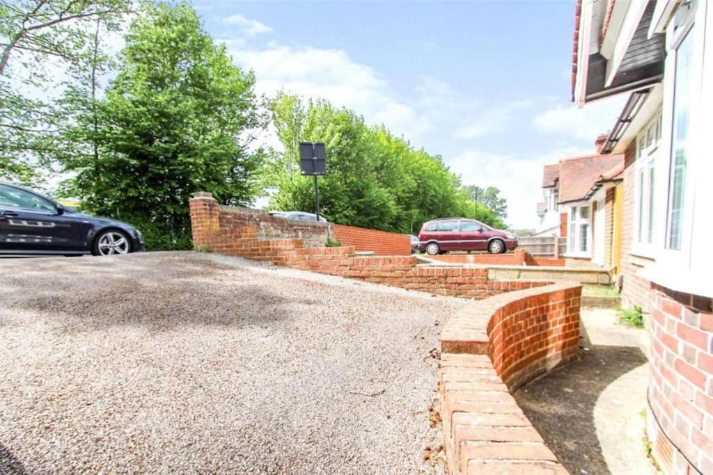 Accessible 3-Bedroom Bungalow With Patio +Driveway Southampton Bagian luar foto