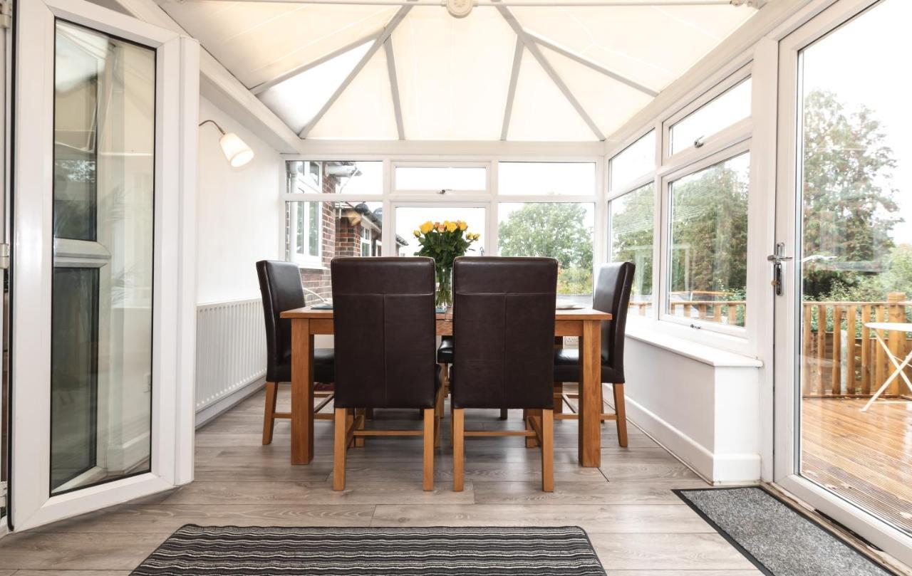 Accessible 3-Bedroom Bungalow With Patio +Driveway Southampton Bagian luar foto